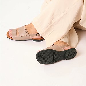 Sandália Rasteira Brenda Venutti (Amendoa)