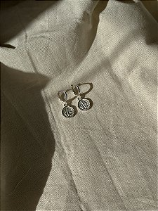 Brinco argola medalha de São Bento