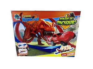 A NOVA PISTA HOT WHEELS: ATAQUE DO DINOSSAURO TRICERATOPS GIGANTE