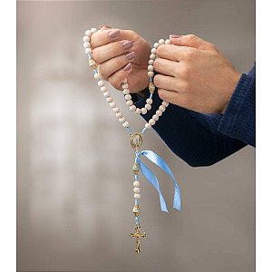 Terço em Madeira Contas Brancas 8mm e Cordão Azul Claro Nossa Senhora de Lourdes