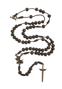 Terço São Miguel Arcanjo para Pescoço - Madeira Marrom 8mm com Crucifixo e Pingente Trevo