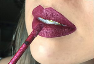 Batom Líquido Metálico Ricosti - Cor Rubi - 4,5 ml Batom Líquido Metálico Ricosti - Cor Rubi - 4,5 ml