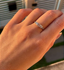 Anel com 3 Zircônias e micro Zircônia - PRATA 925 TAM 16