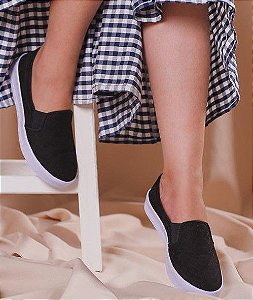 Tênis Slip On Feminino Manu Ferreira Calce Fácil Preto Costurado R011-02