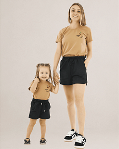 Conjunto verão Mãe e Filha: Capuchino Doce como Cereja e Shorts Preto - Tamanhos 2 ao GG
