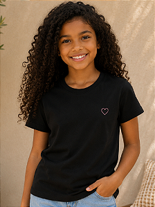 Camiseta Infantil Preta com Coração Rosê – 100% Algodão