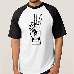 CAMISETA BRANCA COM MANGA PRETA NERDERIA e LOJARIA sinais dedo BRANCA