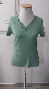 Blusa canelada com renda