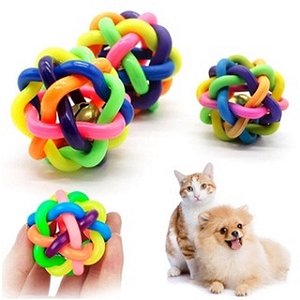 BRINQUEDO PARA CÃES E GATOS - BOLA COLORIDA COM GUIZO