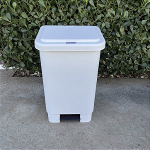Lixeira Plástica retangular 50 Litros com Pedal