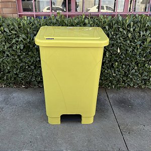 Lixeira Plástica Retangular 100 Litros com Pedal