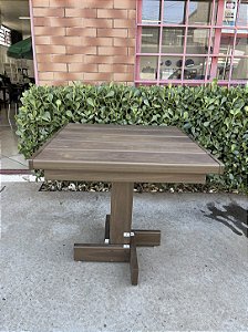 Mesa Quadrada em Madeira Plástica