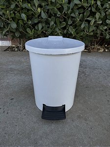 Lixeira Plástica Redonda com Pedal 6L