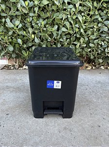 Lixeira Plástica Retangular 14 Litros com Pedal