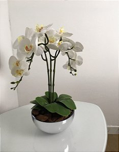 Arranjo de 3 Orquídeas de Silicone e Vaso de vidro tipo Bacia cromado prata