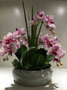 Arranjo de Orquideas de Silicone Branca e Rosa + Folhagens com Vaso de cerâmica