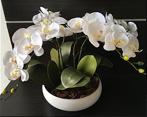 Arranjo de 4 Orquídeas artificiais brancas em vaso de Cerâmica