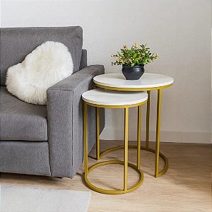 Duo de Mesas Lateral Kira Dourada com tampo em MDF Marmorizado Branco