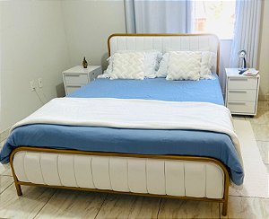 Cama de Ferro Dourada com Cabeceira estofada Queen 1,58x1,98