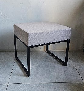 Puff de Ferro Preto com assento em Linho Cinza