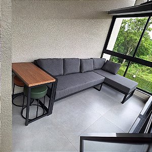 Kit Sofá de Ferro Maite com Chaise, Mesa lateral e 2 puffs Daisy