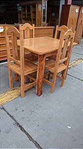 MESA DE MADEIRA RÚSTICA TAMPO EM SARRAFIADO 4 CADEIRAS 1,10 X 0,80