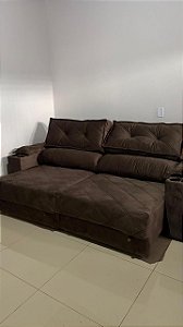 SOFÁ ITÁLIA 2 ASSENTOS C/ 4 PORTA COPOS 2.60 M - TECIDO VELUDO / MARROM