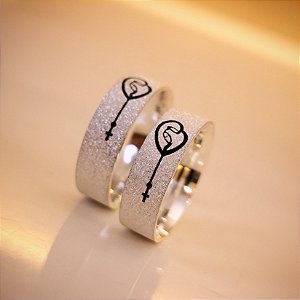 PAR DE ALIANÇAS DE NAMORO EM PRATA 950- NOSSA SENHORA