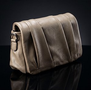 Bolsa Nude Pleat Clutch