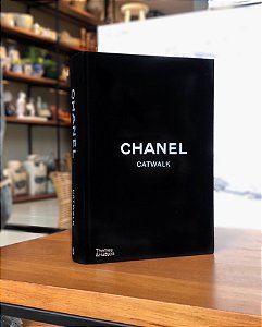 Livro Chanel Catwalk The Complete Collections – Livro em Inglês