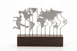 ESCULTURA MAPA MUNDI FUTEBOL EM AÇO INOX TAMANHO P