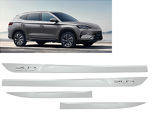 Friso BYD Song Plus com emblema cromado branco snow white