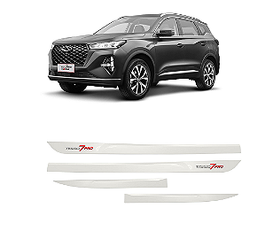 Friso Tiggo 7 Pro com emblema cromado branco perolizado