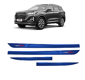 Friso Tiggo 7 Pro com emblema cromado azul metalico