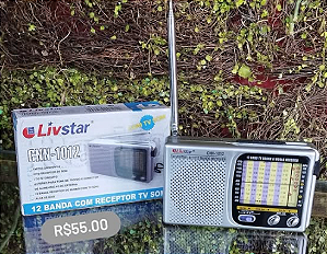 rádio portátil Livstar CNN‑1012!**✔️ AM (525–1600 kHz), FM (80–108 MHz) e SW (5 800–22 000 kHz) — 12 faixas pra você captar de tudo um pouco   ✔️ Antena 360° para ótima recepção   ✔️ Sintonizador de alta sensibilidade, pra você não perder um segundo da pr