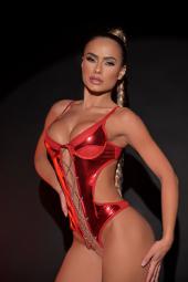 BODY EM VINIL C/ DETALHE DE CORRENTES - COR RUBI - TAMANHO G