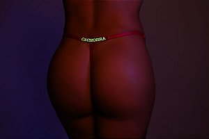 CALCINHA COM A FRASE "CACHORRA" EM NEON (BRILHA NO ESCURO) - COR PRETA