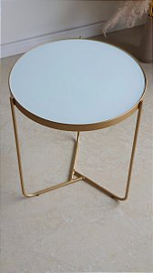 Mesa de Canto para Sala Baixa TRÍADE Dourada com Vidro Branco Design Minimalista