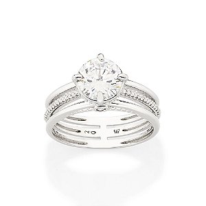Anel Rommanel Solitário Aro Triplo, Cravejado Por 48 Zircônias De 0,80 Mm, 2 Zircônias De 1,75 Mm E 1 Zircônia De 8,0 Mm