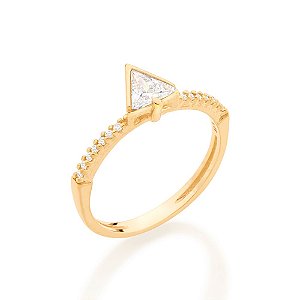 Anel Rommanel Solitário Cravejado Por 14 Zircônias De 1,0 Mm, Com 1 Zircônia Triângular De 6X6 Mm Ao Centro(Joia Licenci