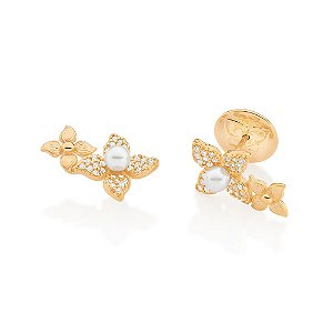 Brinco Rommanel Composto Por 2 Flores Cravejadas Por 64 Zircônias De 1,0 Mm Com 2 Pérolas Sintéticas De 4,0 Mm E 2 Flore