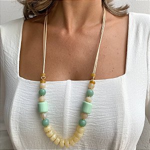 Colar Longo com Resina