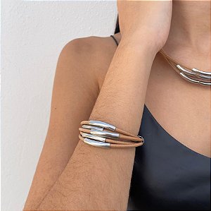 Pulseira Arco em Couro com Entremeios Prateados