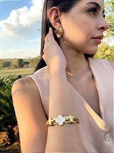 Pulseira Trevo em Camurça e Fecho de Imã