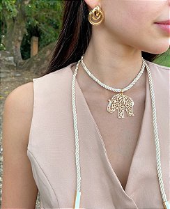 Colar Off White Ajustável com Pingente Elefante