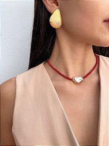 Colar em Cristais Vermelho e Pérola Central Estilo Boho