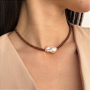 Colar em Cristais Marrom e Pérola Central Estilo Boho