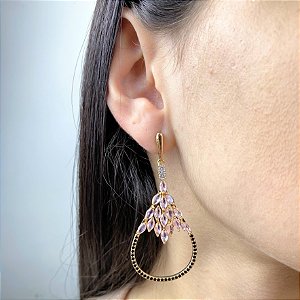 Brinco Elegante Rosa Cravejado em Cristais