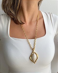Colar Banhado com Pingente Resina Assimétrico