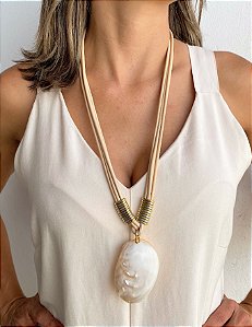 Colar Longo Nude com Madrepérola Oval